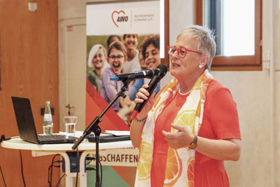Beim Treffen der schwäbischen AWO Ortsvereine und  AWO Kreisverbände im Juni in Günzburg machte AWO-Präsidentin Brigitte Protschka deutlich: Der gemeinsame Einsatz gegen Kinderarmut ist wichtig. Foto: AWO Schwaben / Daniela Ziegler